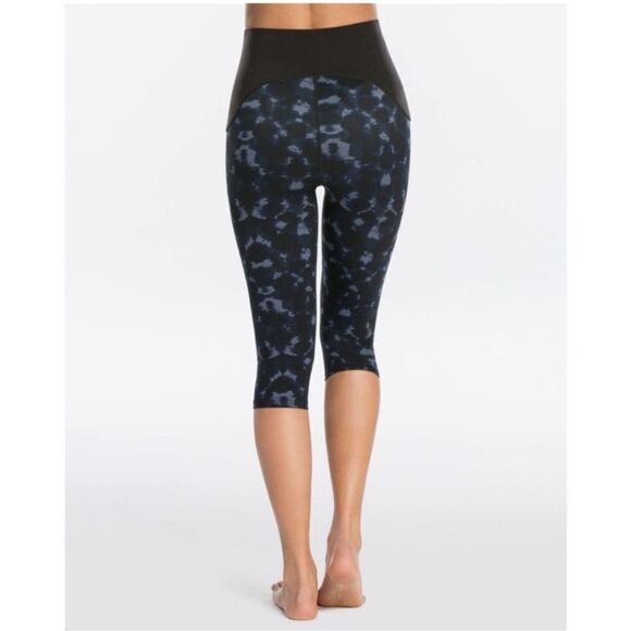 Spanx The Active Compression Knee Pant Blue Camo Midnight Sky Crop Leggings L - Picture 2 of 6